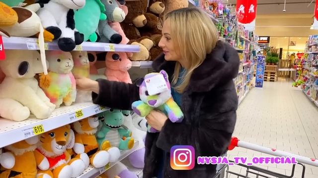 РАДУЖНОЕ vs ЧЕРНОЕ Челлендж / СКУПАЕМ ВСЕ смотреть онлайн