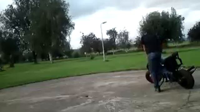 scooter stunt a-win , yamaha axis circele смотреть онлайн