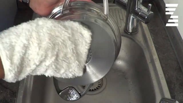 Как легко очистить сковороду и другую посуду от нагара и загрязнений смотреть онлайн