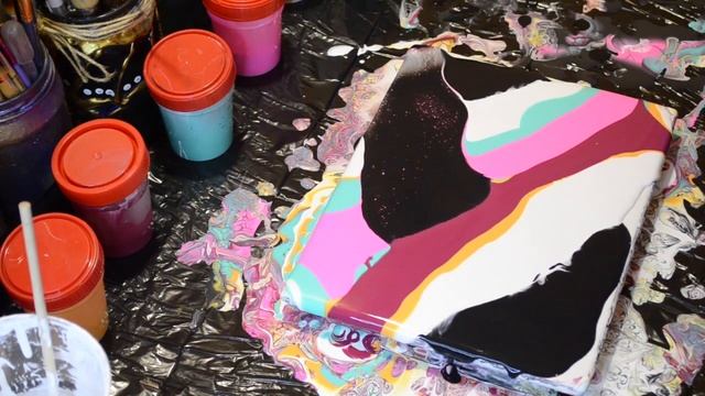 Вариант использования чёрного активатора в Fluid art. Абстрактная картина акрилом. смотреть онлайн