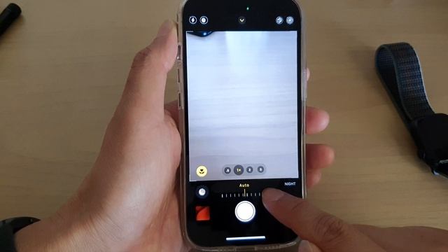 iPhone 14's/14 Pro Max: How to Switch Camera To Night Mode & Capture A Photo In The Dark смотреть онлайн