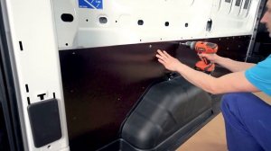 Установка обшивки стен до 72 см в Ford Transit