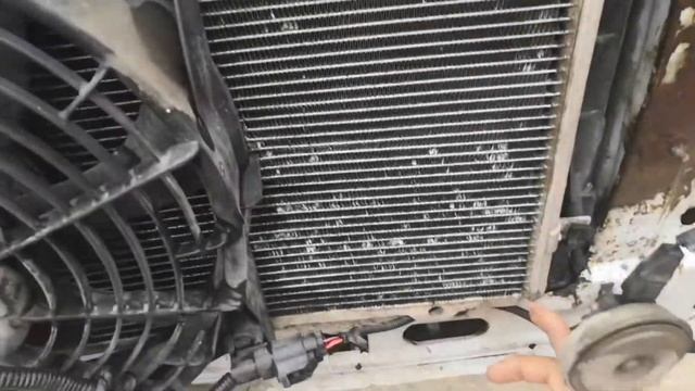 Как поменять радиатор охлаждения на автомобиле ЛАДА—ГРАНТА или КАЛИНА. смотреть онлайн