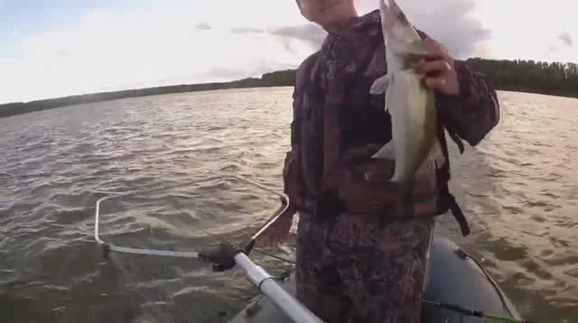 ЧУДО БЛЕСНА ЛОВИЛА ВСЮ РЫБУ ПОДРЯД!!!РЫБАЛКА НА ОБИ ИЮЛЬ 2022! смотреть онлайн