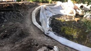 Укрепление берега. Мешки с песком и геотекстиль. Оптимальный способ укрепления берега пруда.