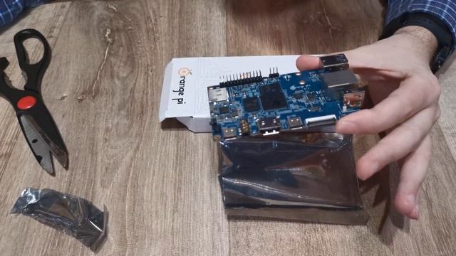 Super amateur Unboxing video of Orange Pi 5 with 16GB of RAM смотреть онлайн