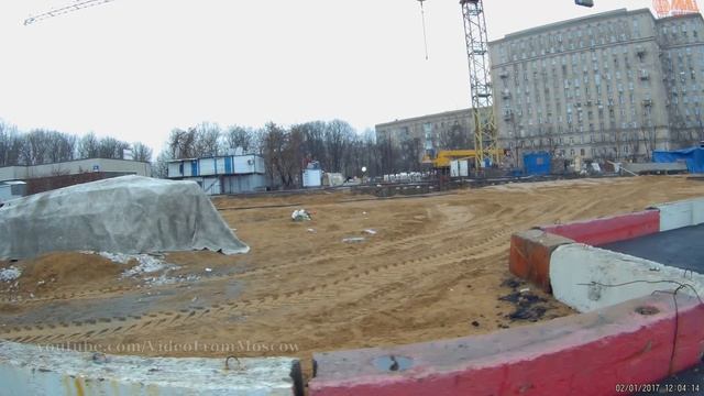 На месте строительства вестибюля N2 станции метро Парк Победы // 2017 смотреть онлайн