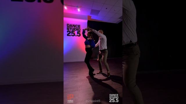Bachata. Aleksandr Kharitonov & Elizaveta Yatsyuk || Dance Studio 25.5 смотреть онлайн