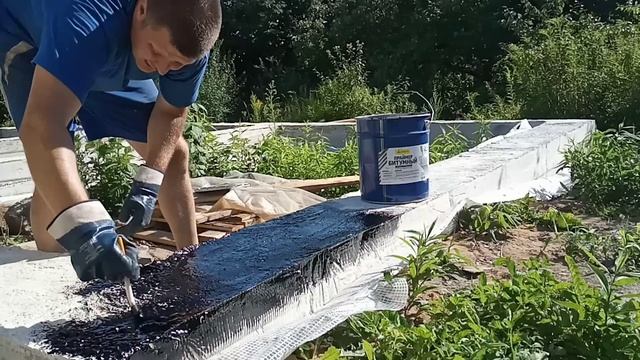 Гидроизоляция фундамента. Цены. Проверка уровнем перепадов высоты фундамента. смотреть онлайн