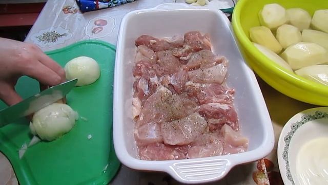 ДОМАШНЯЯ ЗАПЕКАНКА С КУРИЦЕЙ И КАРТОФЕЛЕМ! смотреть онлайн