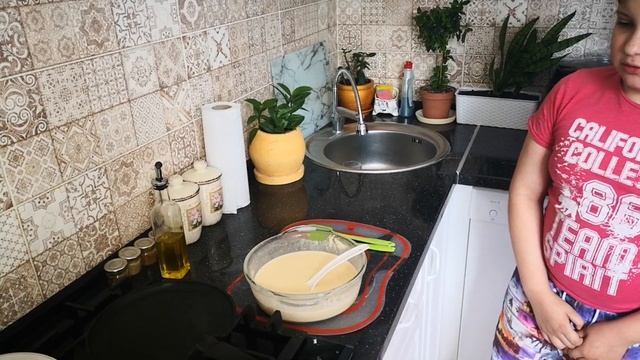 Вовкина кухня!! Готовим блины смотреть онлайн