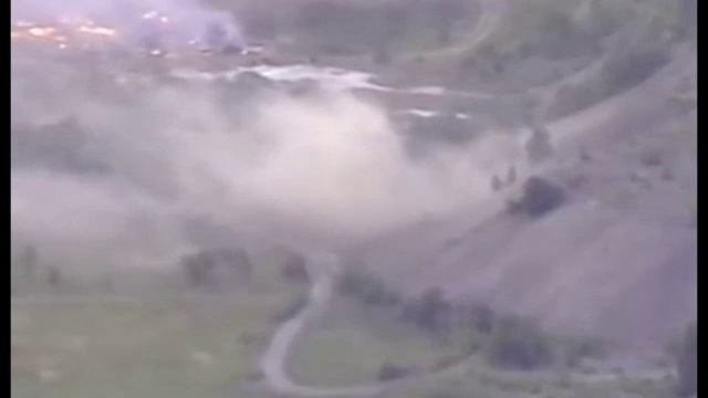 Обстрел артиллерийских позиций укро-фашистских карателей на Донбассе, 2015 г. смотреть онлайн