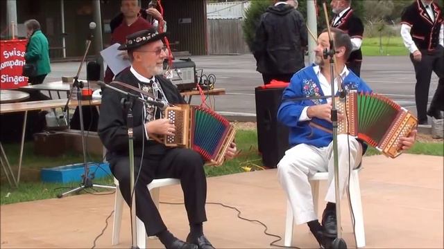 Chris & Markus (Swiss Festival 2012) - instrumental on Swiss accordion смотреть онлайн