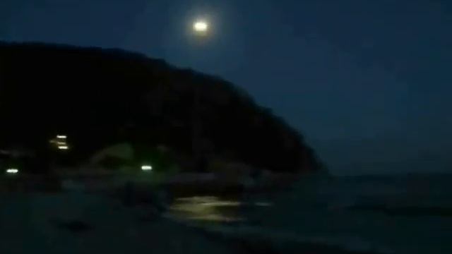 У МОРЯ... В ОДИНОЧЕСТВЕ) смотреть онлайн