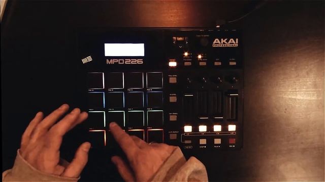 УРОКИ БИТМЕЙКИНГА: Расстановка звуков и Аппликатура (Finger drumming) смотреть онлайн