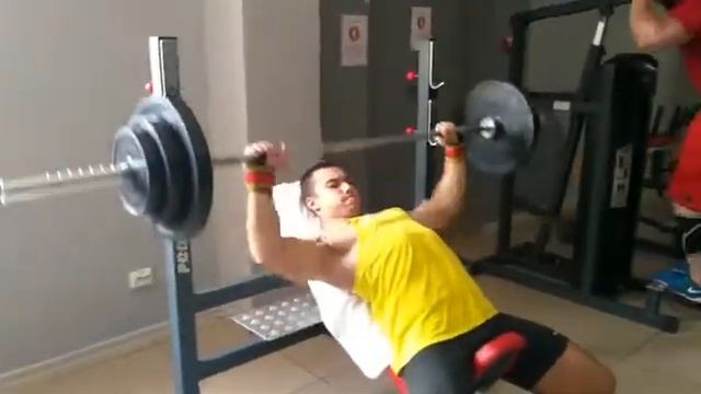 Жим в наклоне 90 кг на 10 раз! смотреть онлайн