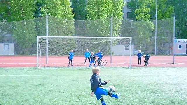 Игра: "Пенальти верхом" = младшие (НЕОБЫЧНЫЕ СОРЕВНОВАНИЯ, ДЛЯ ФУТБОЛИСТОВ 6-7 ЛЕТ) смотреть онлайн