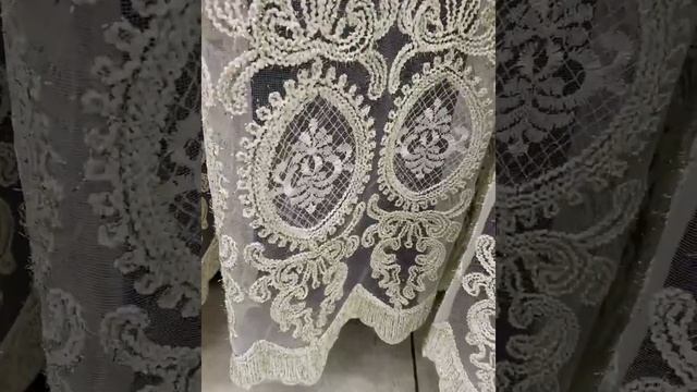 Красивая забитая тюль с блестящей ниткой в спальню. Цвет: Золотистый смотреть онлайн