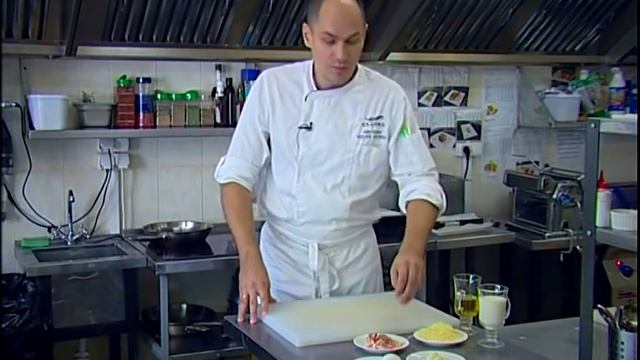 Паста с беконом и яйцом смотреть онлайн