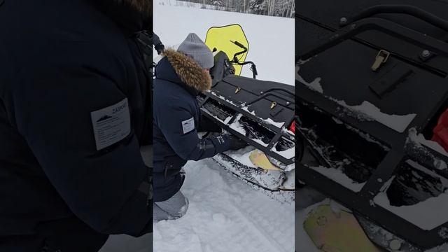 ?Что делать, если на снегоходе перевернулась тележка?? #балансир #снегоход #буран #снеготехника смотреть онлайн