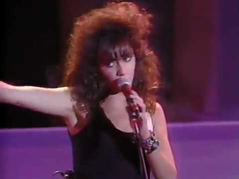 The Bangles - Walk Like an Egyptian (Live in Pittsburgh, 29.10.1986) смотреть онлайн
