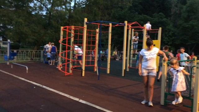 Детская площадка в Курортном городке! смотреть онлайн