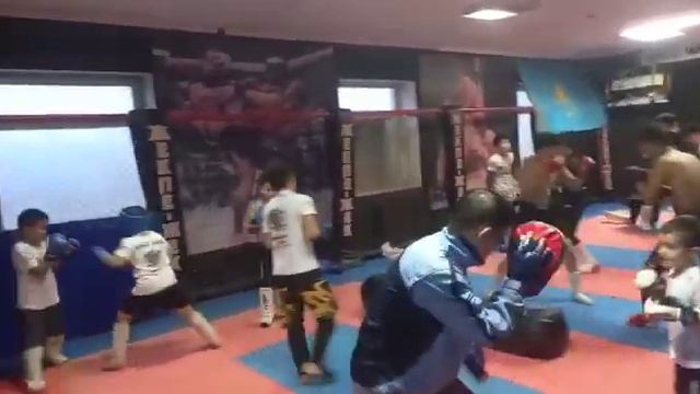 Жекпе-жек тренер и Макс