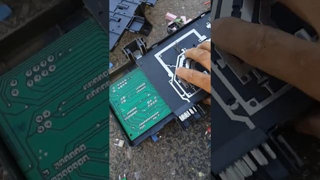 Ford Expedition 2003 5.4 NO prende no da marcha problema de la caja de fusibles смотреть онлайн