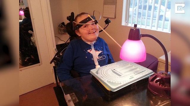 Quadriplegic Woman Makes Incredible Jewellery смотреть онлайн