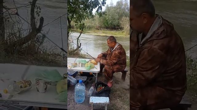 Сазан в Аксае есть!!!Рыбалим в окрестностях Новочеркасска. смотреть онлайн