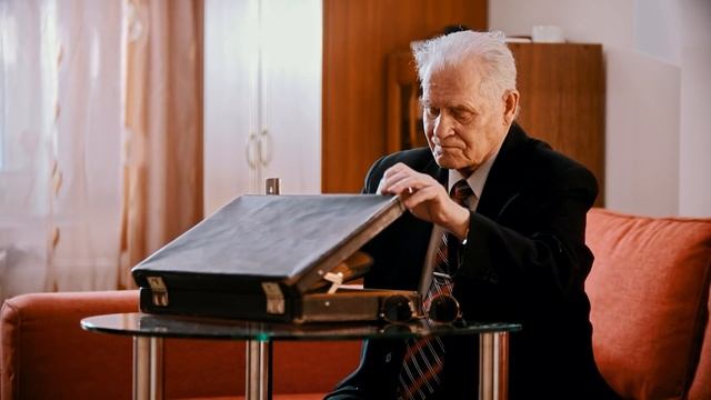 Грустный стих "Старость...Она такая…" Самарина-Лабиринт. Читает Андрей Лукашенко смотреть онлайн