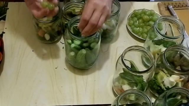 Ассорти из огурцов и помидор с виноградом. Заготовки на зиму. смотреть онлайн
