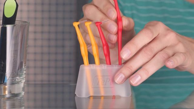 Как использовать угловой межзубный ершик TePe Angle? Как легко очистить пространства между зубами? смотреть онлайн