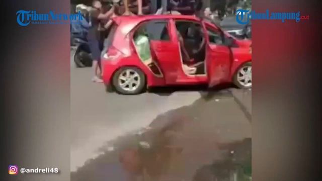 Viral Motor CBR250RR Nyangkut di Atap Mobil Honda Brio смотреть онлайн