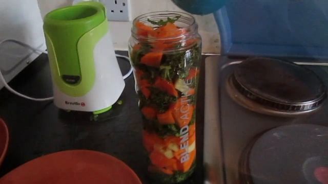Kale, Carrotes & Ginger Juice смотреть онлайн