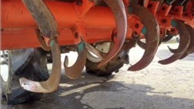 Японский минитрактор Kubota T22 с куном. смотреть онлайн