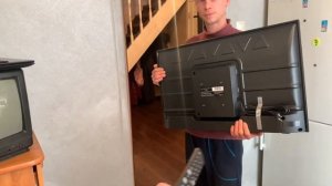 Распаковка телевизора IFFALCON 32F52 / Первый запуск телевизора Иффалкон IFFALCON 32