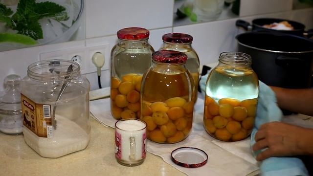 Компот из абрикосов. Как закатать компот из абрикосов на зиму? смотреть онлайн