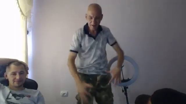 АНДРЮХА В ХЛАМ НА СТРИМЕ У СЕРОГО /ХОЧУ ПОЖРАТЬ смотреть онлайн
