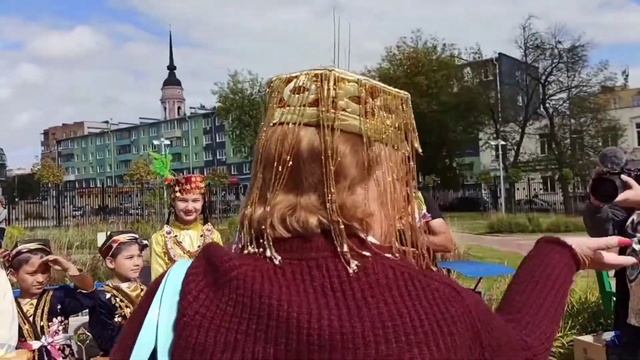 ИДËМ В КАФЕ / ТАНЦУЮТ ВСЕ / ДЕНЬ ГОРОДА ПРОДОЛЖАЕТСЯ? смотреть онлайн