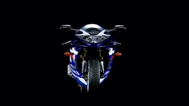 SUZUKI GSX-R1000 K1 (2001) смотреть онлайн