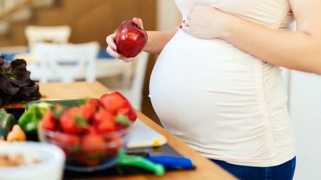 МОЛОЗИВО ВО ВРЕМЯ БЕРЕМЕННОСТИ | Значение молозива для малыша | Патологические выделения молозива смотреть онлайн