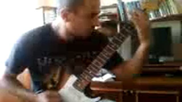Нереально круто играет. Виртуоз гитарист. (Metal man) смотреть онлайн