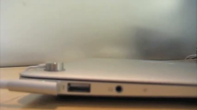 Hands-On: Macbook Air 2010 13" and 11" Models смотреть онлайн