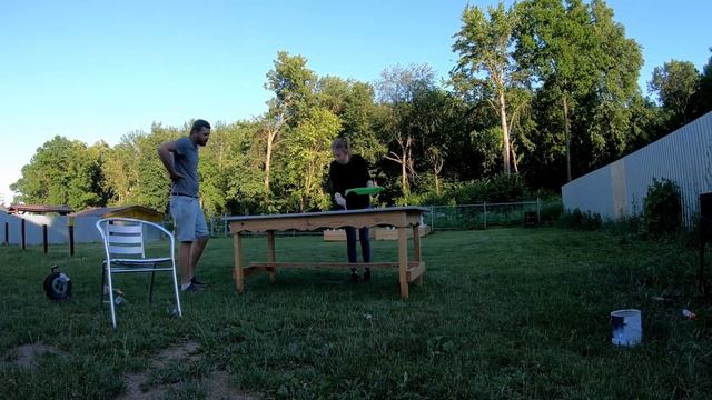 Садовый стол из дерева