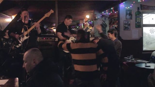 Птичка-полька в Портер пабе))) смотреть онлайн