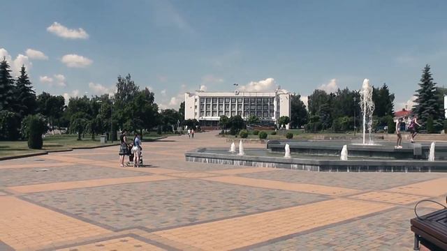 Фонтан возле Дворца Культуры в Лиде. смотреть онлайн