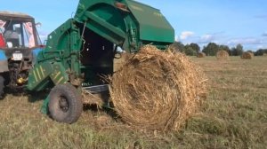 Работа пресс-подбощика ПРФ-145 на заготовке сена в рулоны