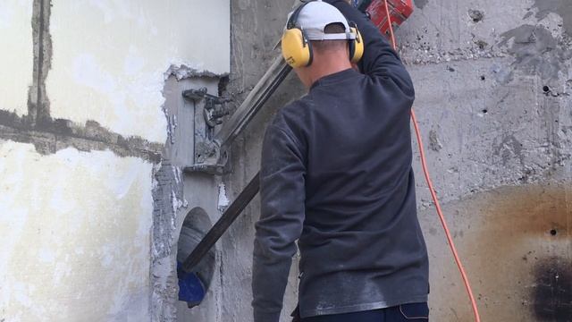 Алмазное сверление под углом в Алуште диаметром 250мм. Weka DK32 .