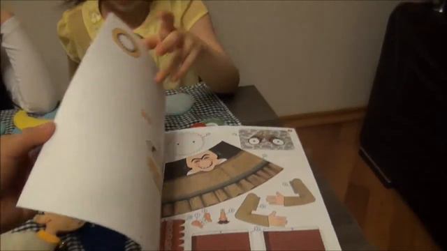 На выставке кукол. Эльчин Ахундов. Бумажные куклы Аршин мал алан смотреть онлайн